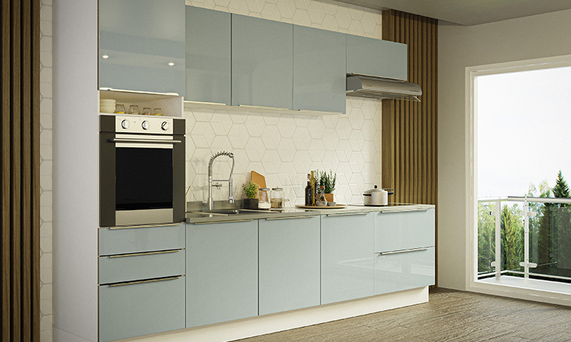Cozinha na cor cinza com acabamento em vidro, combinando elegância e praticidade em um ambiente iluminado e arejado.